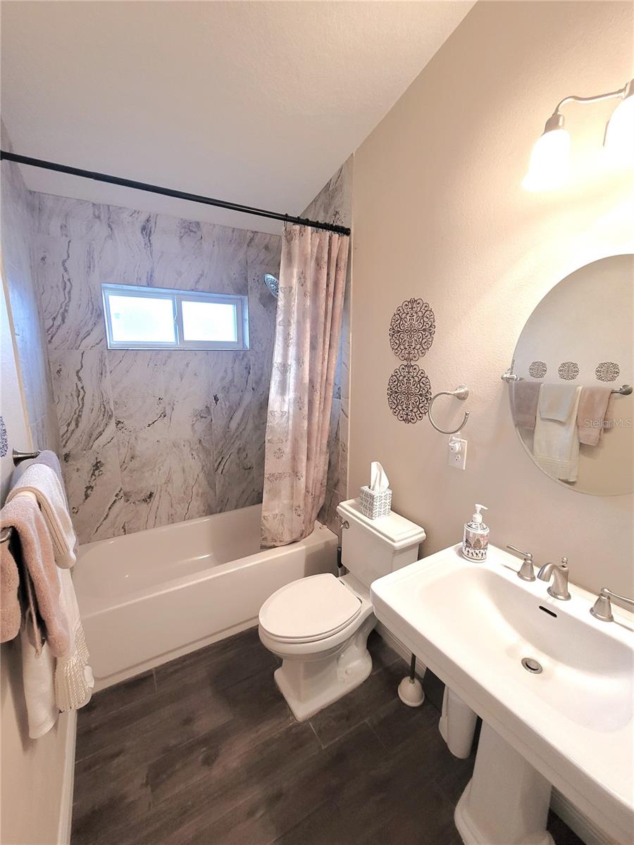 Listing photo id 20 for 1001 Torreya Way