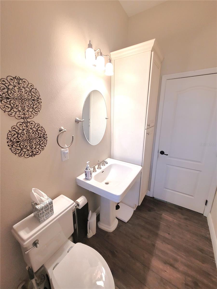 Listing photo id 21 for 1001 Torreya Way