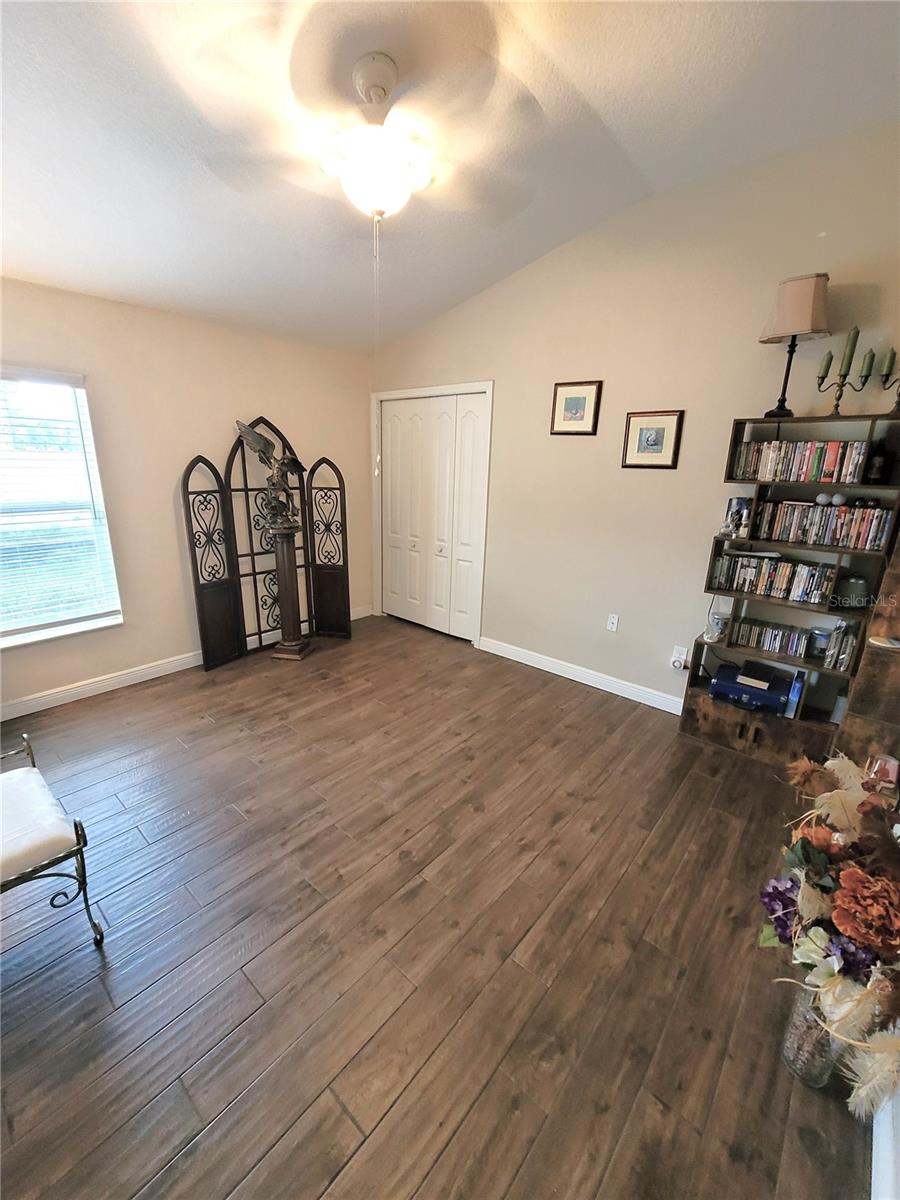 Listing photo id 22 for 1001 Torreya Way