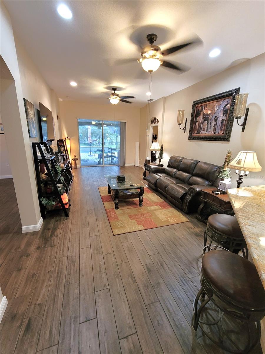 Listing photo id 24 for 1001 Torreya Way