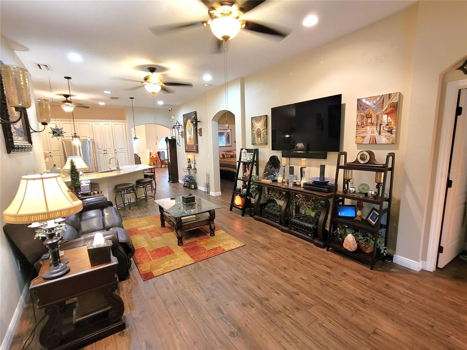 Listing photo id 25 for 1001 Torreya Way