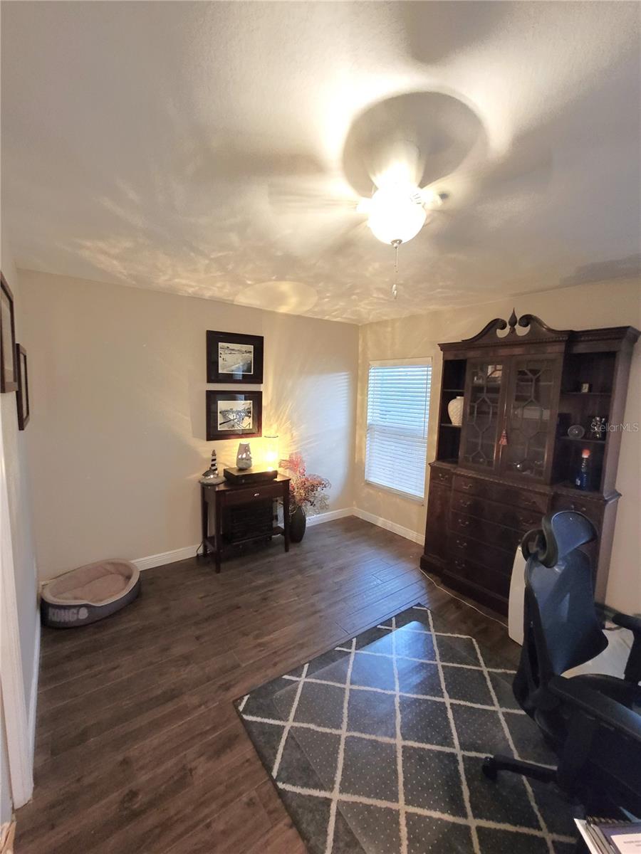 Listing photo id 26 for 1001 Torreya Way