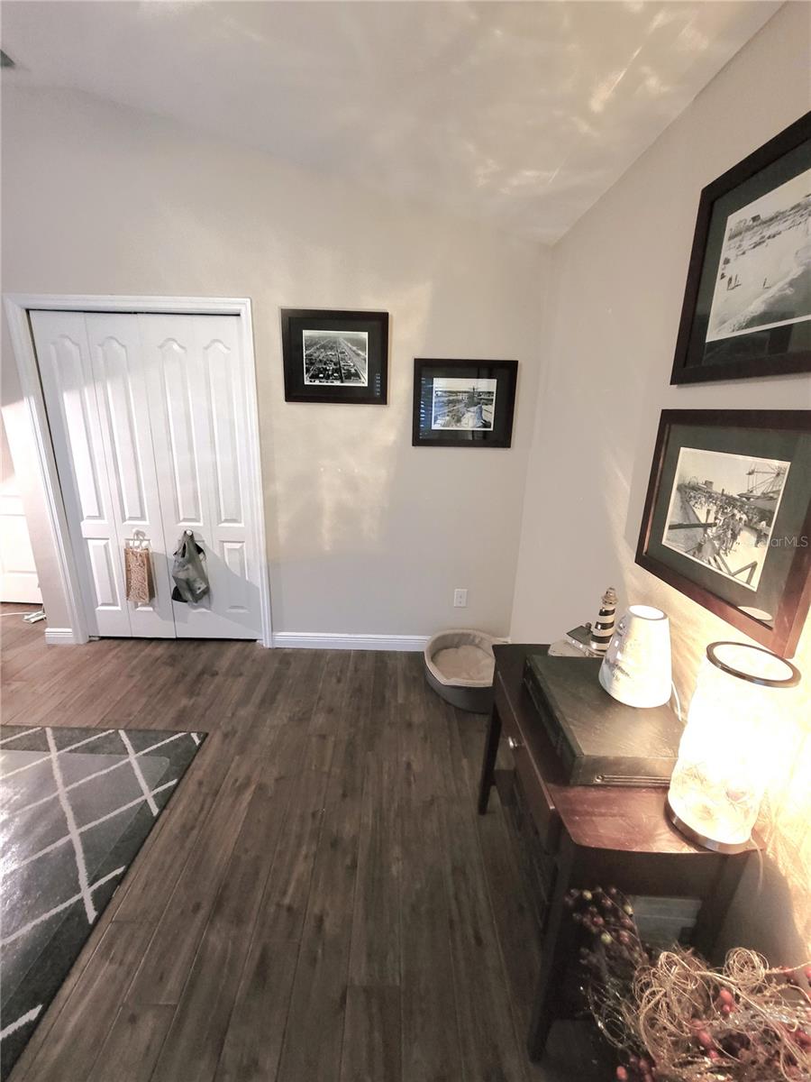 Listing photo id 27 for 1001 Torreya Way