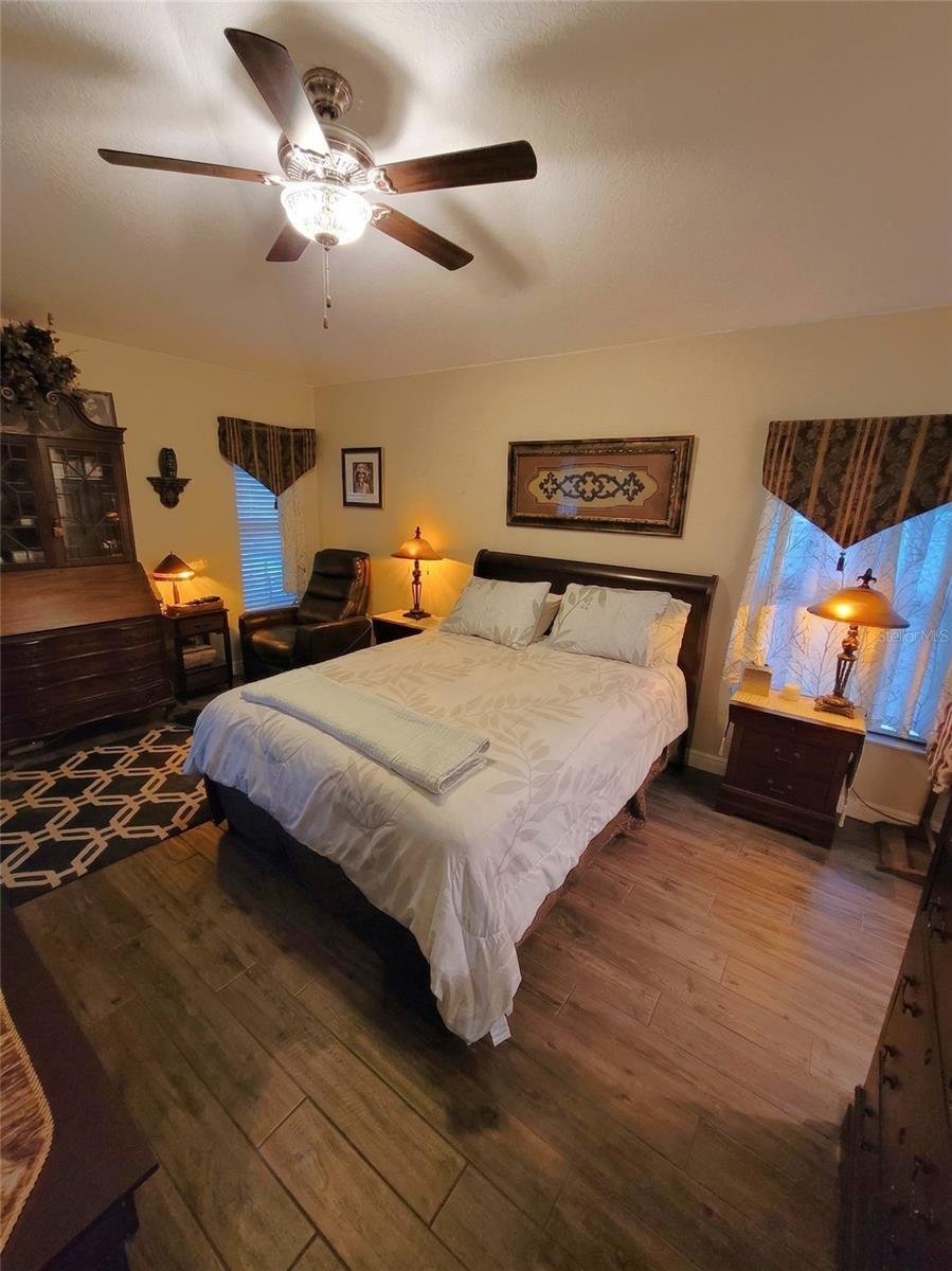 Listing photo id 29 for 1001 Torreya Way