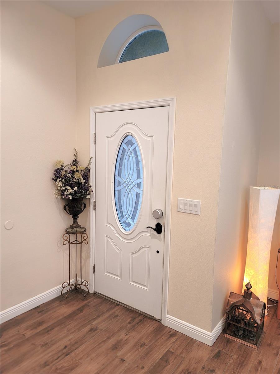 Listing photo id 2 for 1001 Torreya Way