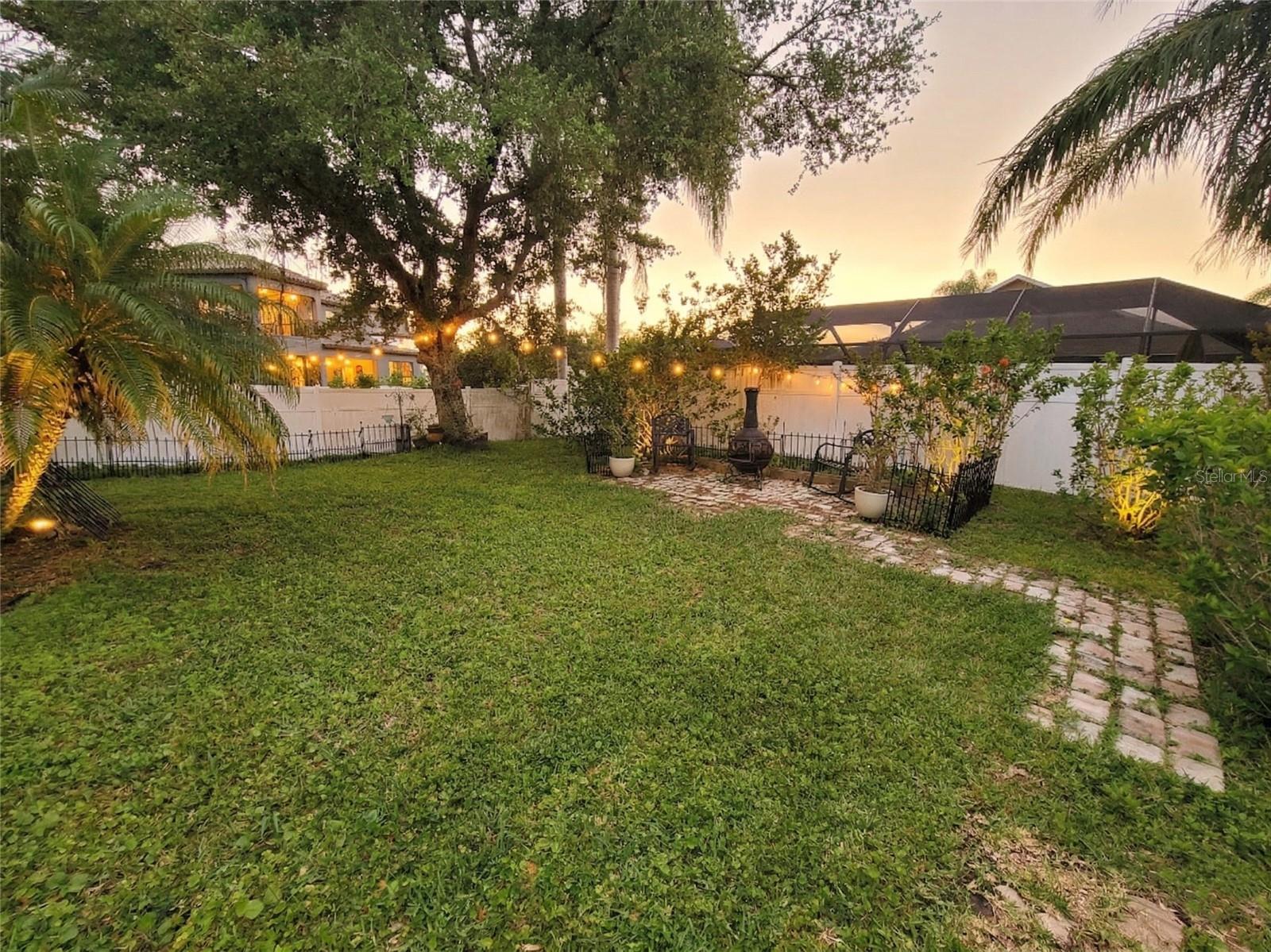 Listing photo id 39 for 1001 Torreya Way