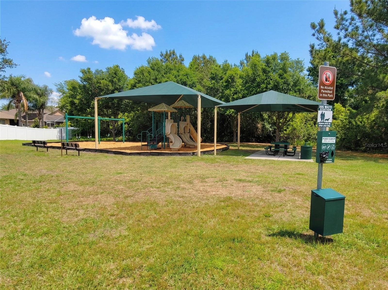 Listing photo id 40 for 1001 Torreya Way