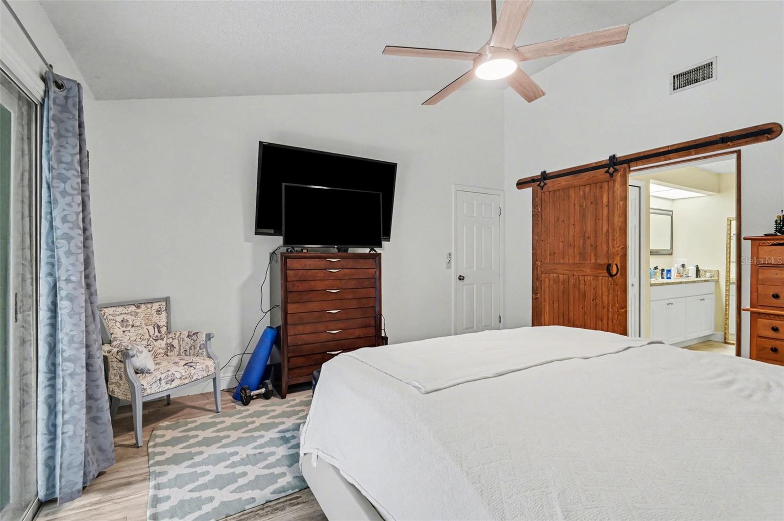 Image 17 of 30 For 550 Kangley Avenue