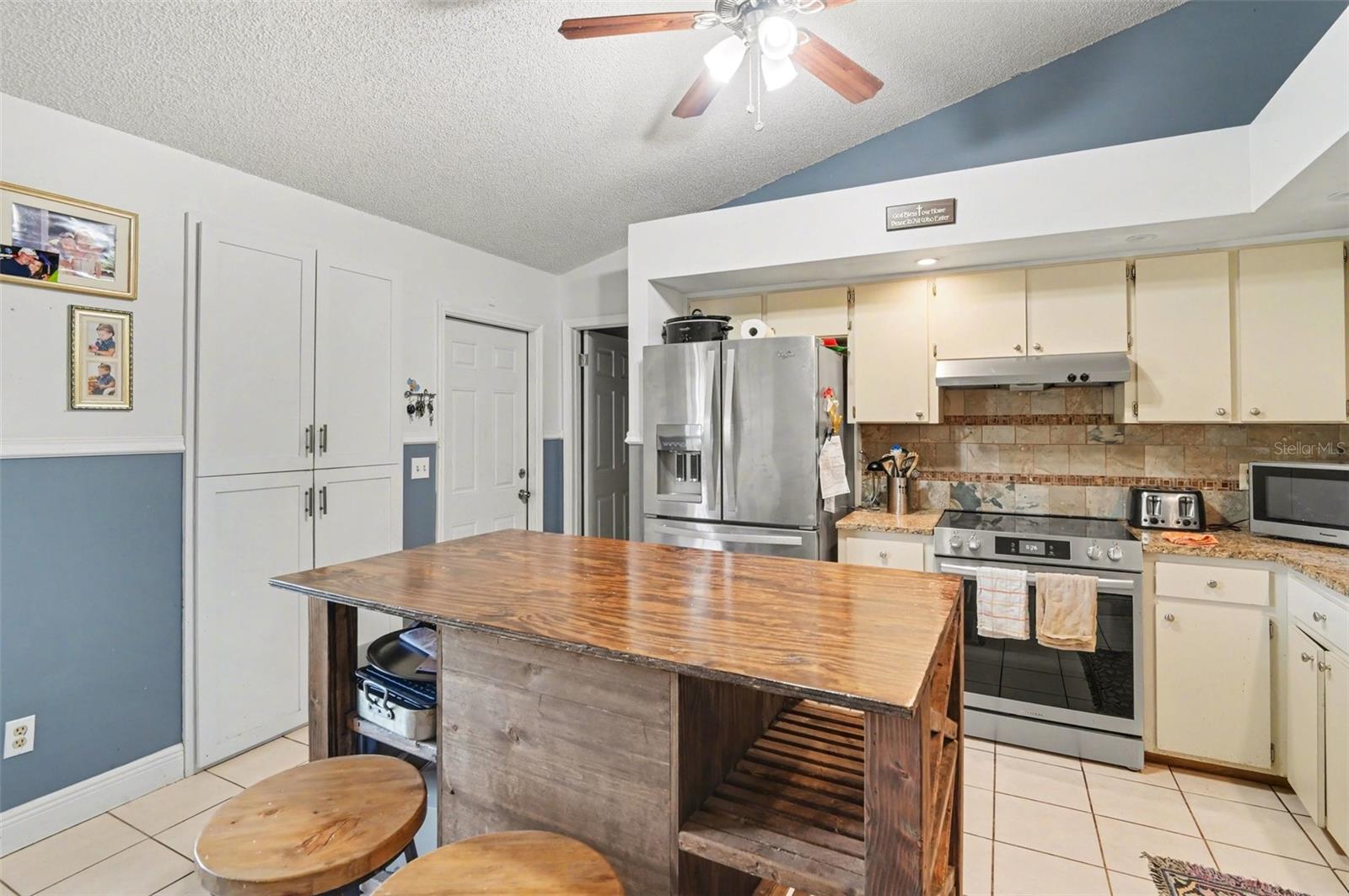 Image 9 of 30 For 550 Kangley Avenue