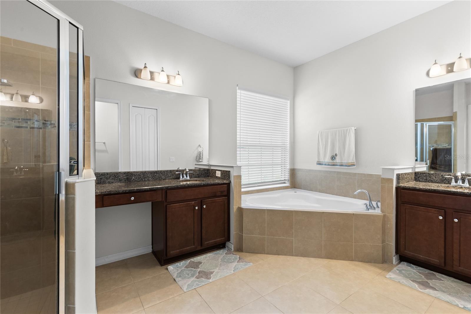 Image 14 of 40 For 10281 Henbury Street