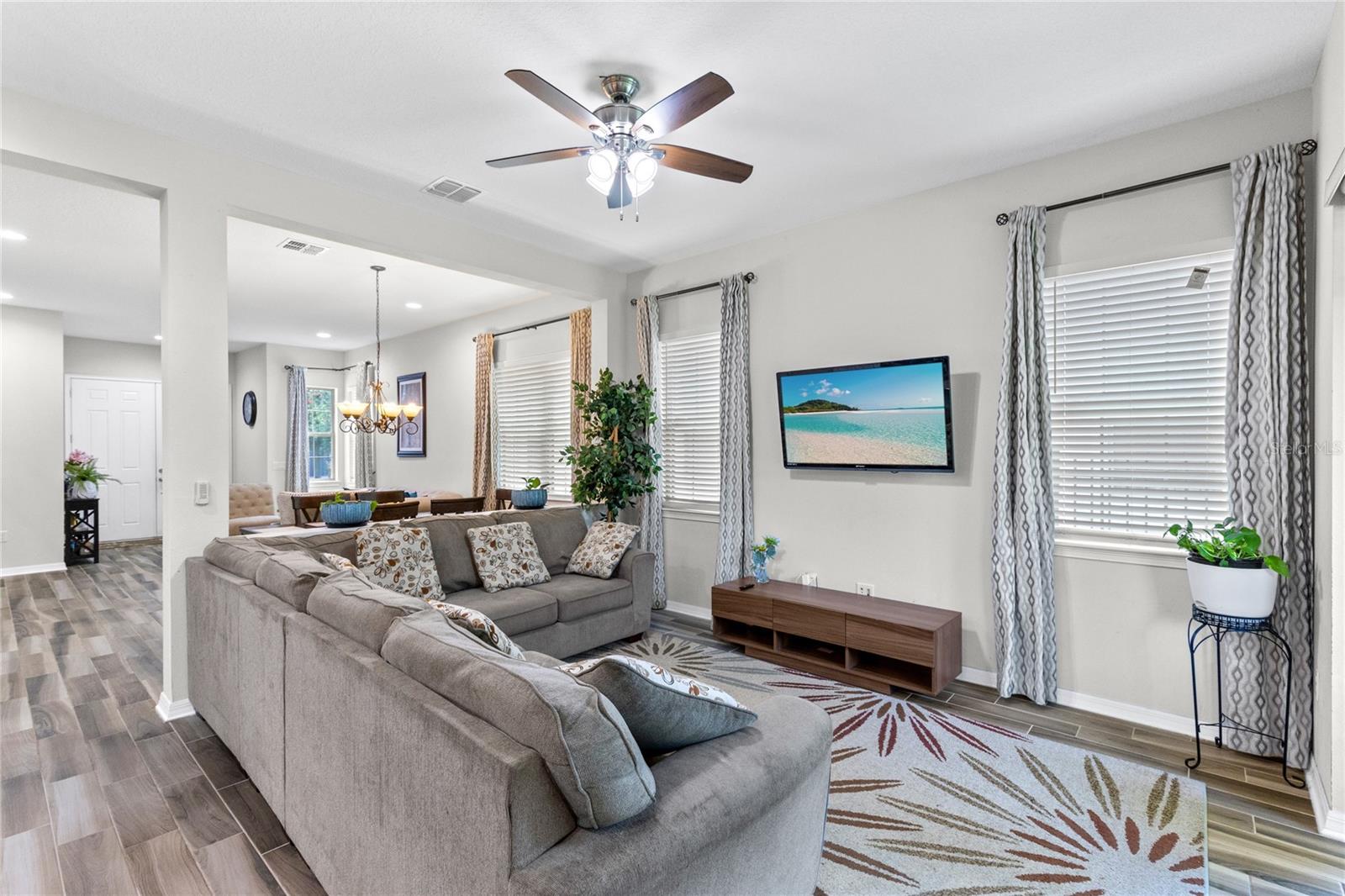 Image 5 of 40 For 10281 Henbury Street