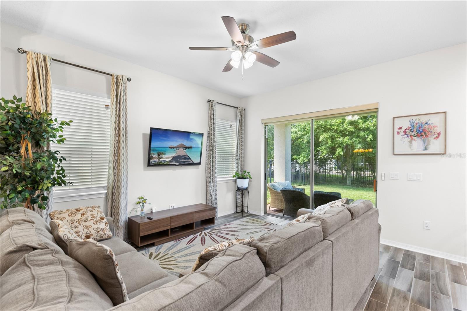 Image 6 of 40 For 10281 Henbury Street