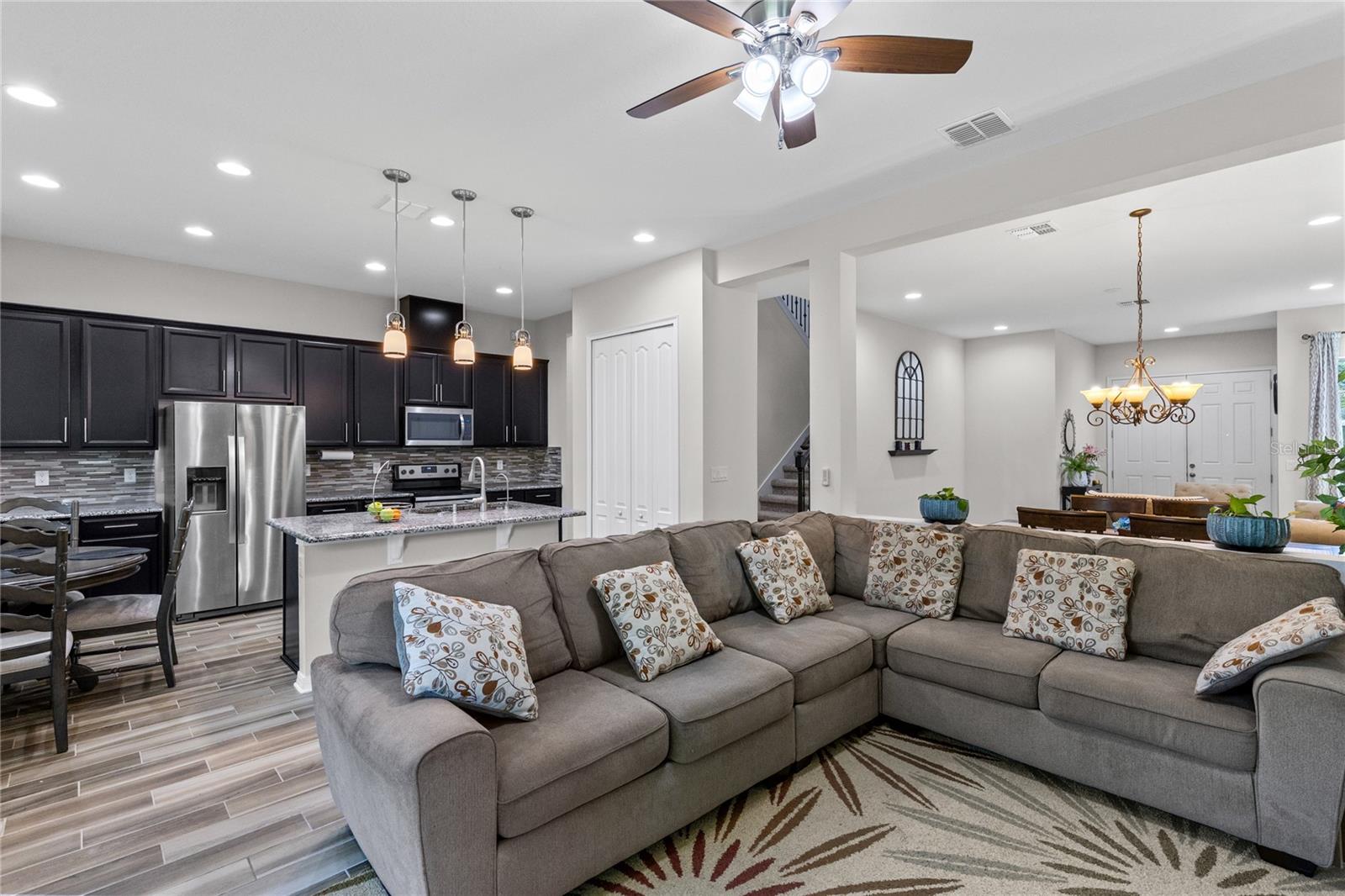 Image 7 of 40 For 10281 Henbury Street