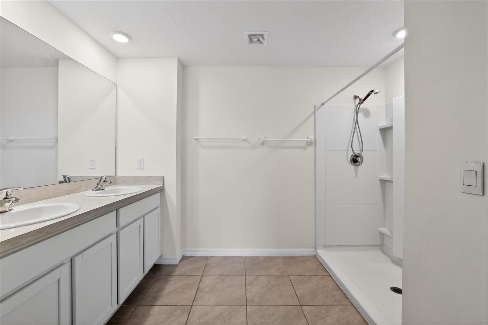 Image 17 of 23 For 451 Sunlit Coral Street