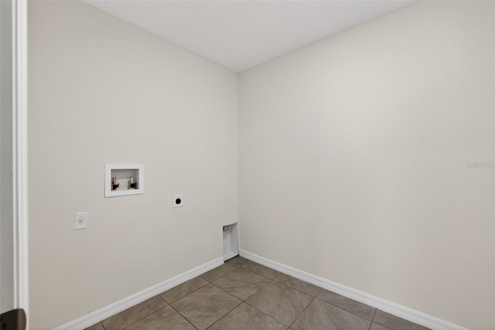 Image 20 of 23 For 451 Sunlit Coral Street