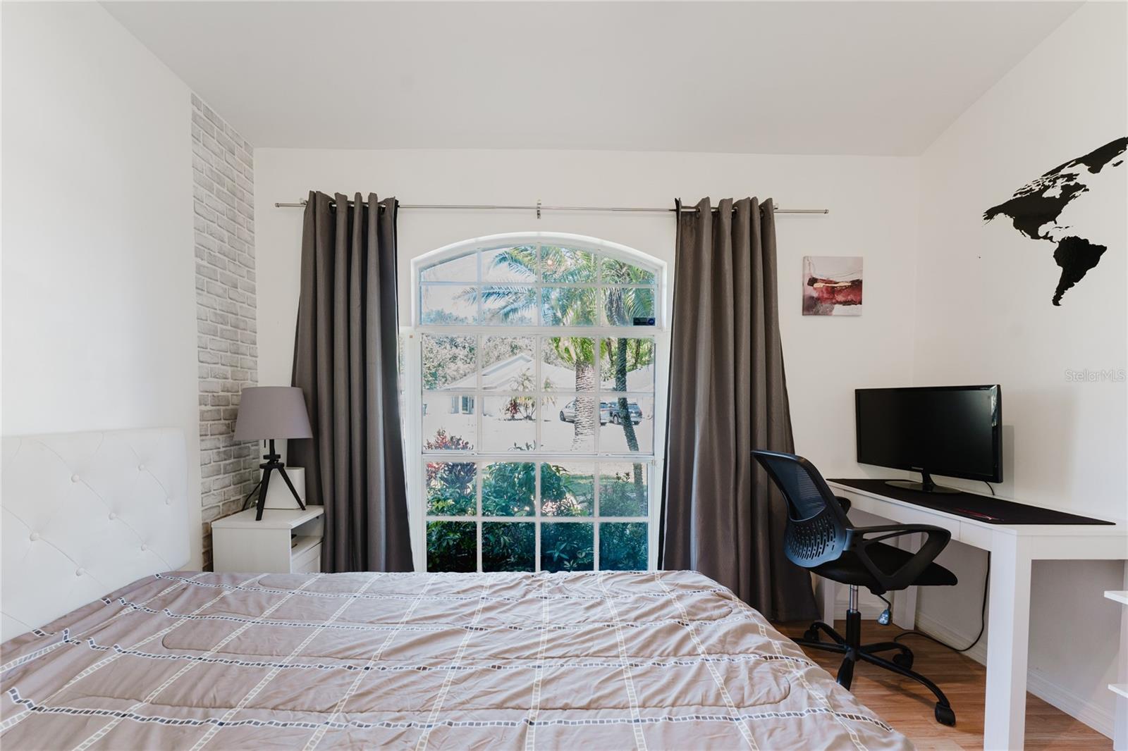 Image 33 of 58 For 8859 Fort Jefferson Boulevard