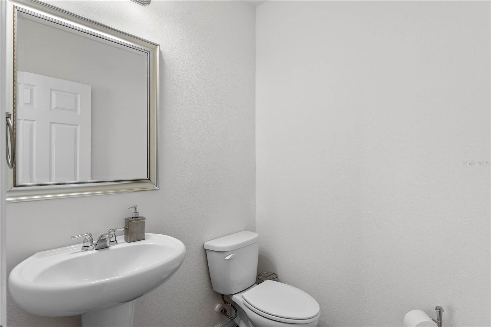 Listing photo id 8 for 3211 Turret Drive