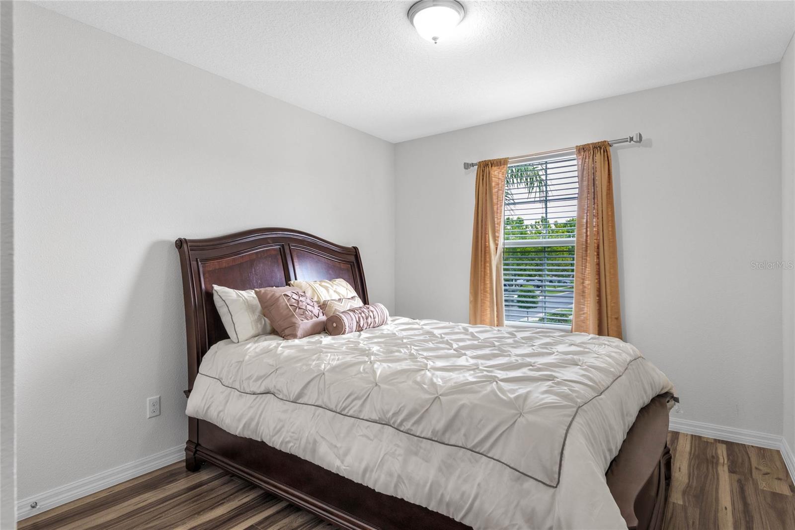 Listing photo id 12 for 3211 Turret Drive