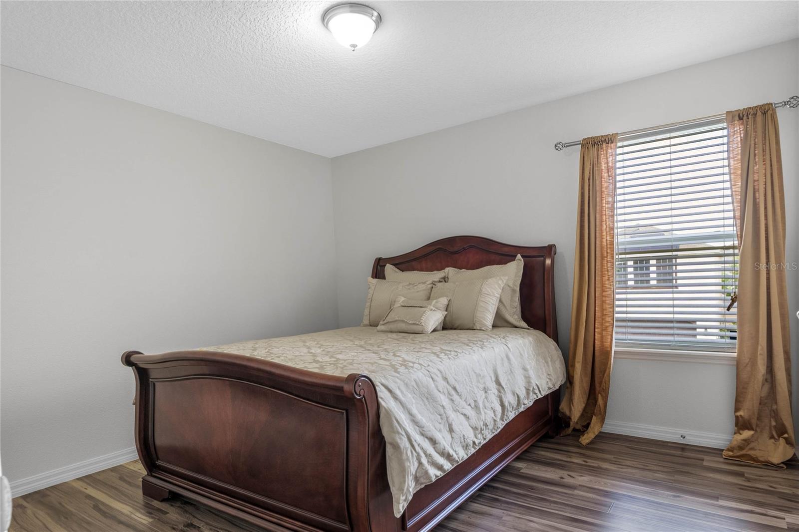 Listing photo id 13 for 3211 Turret Drive