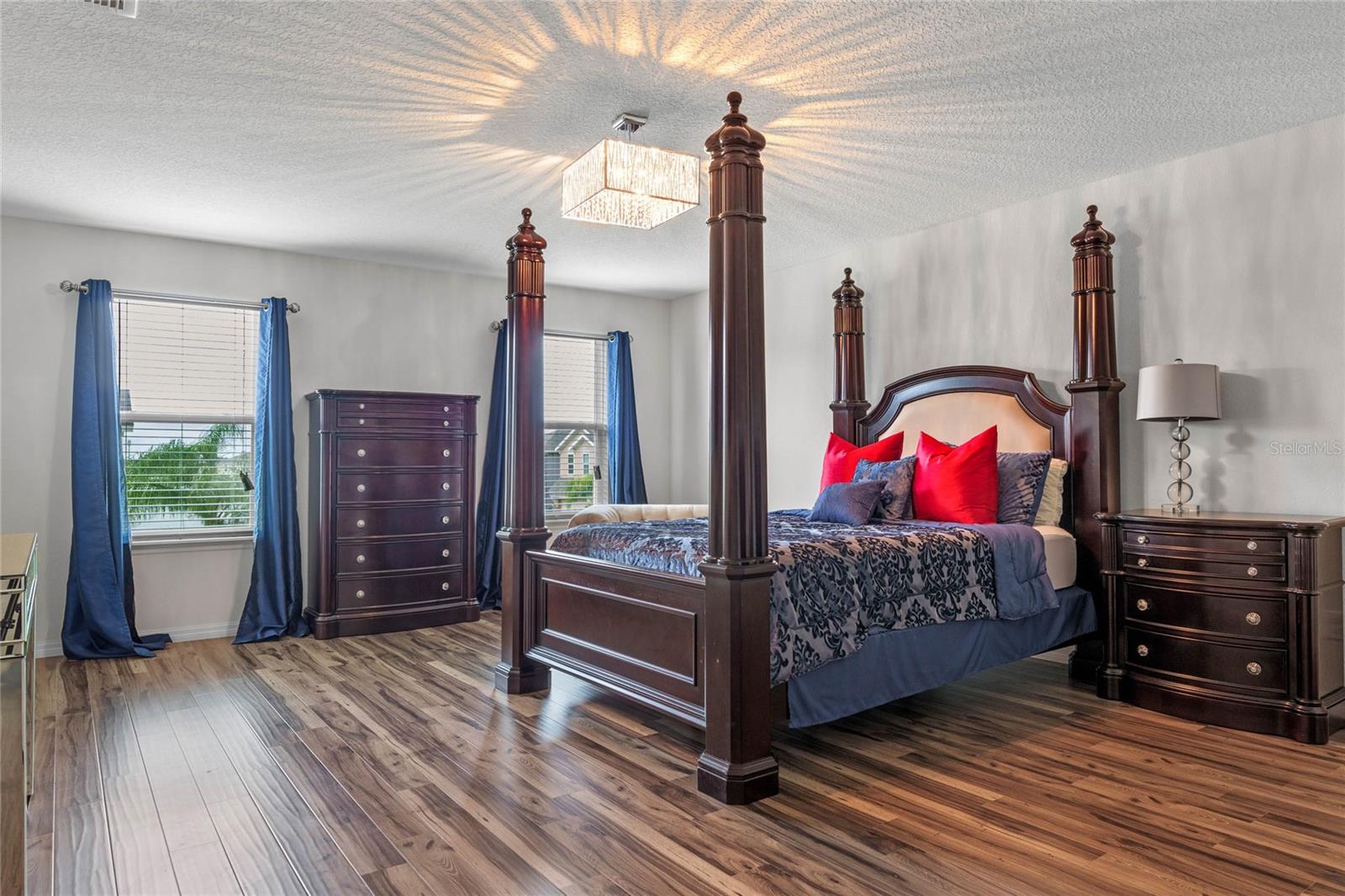 Listing photo id 14 for 3211 Turret Drive