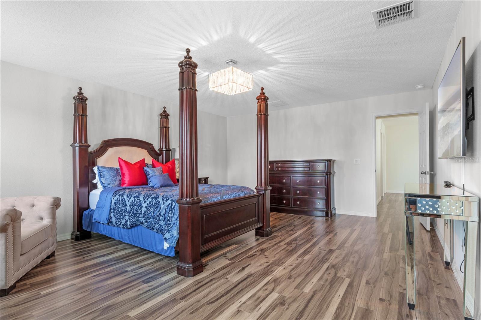 Listing photo id 15 for 3211 Turret Drive