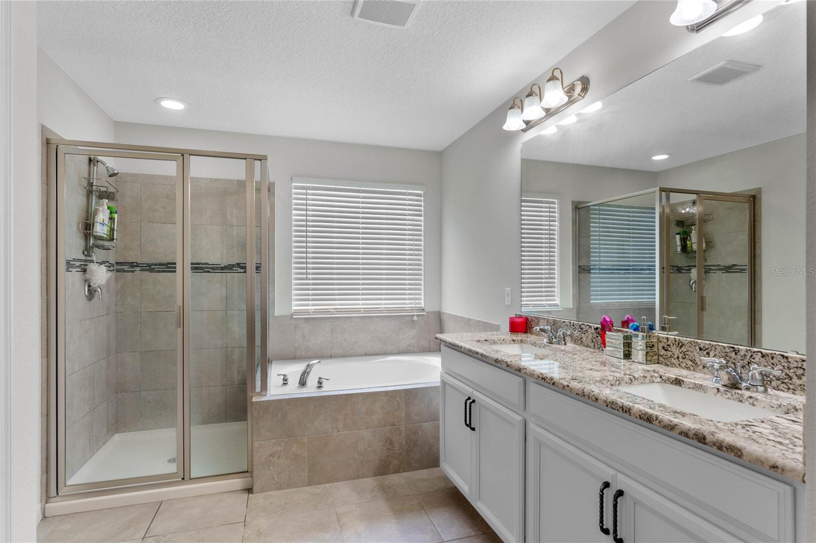 Listing photo id 16 for 3211 Turret Drive