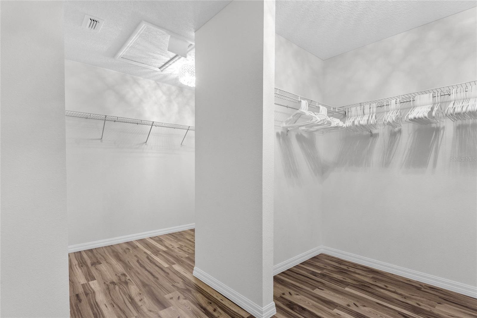 Listing photo id 17 for 3211 Turret Drive