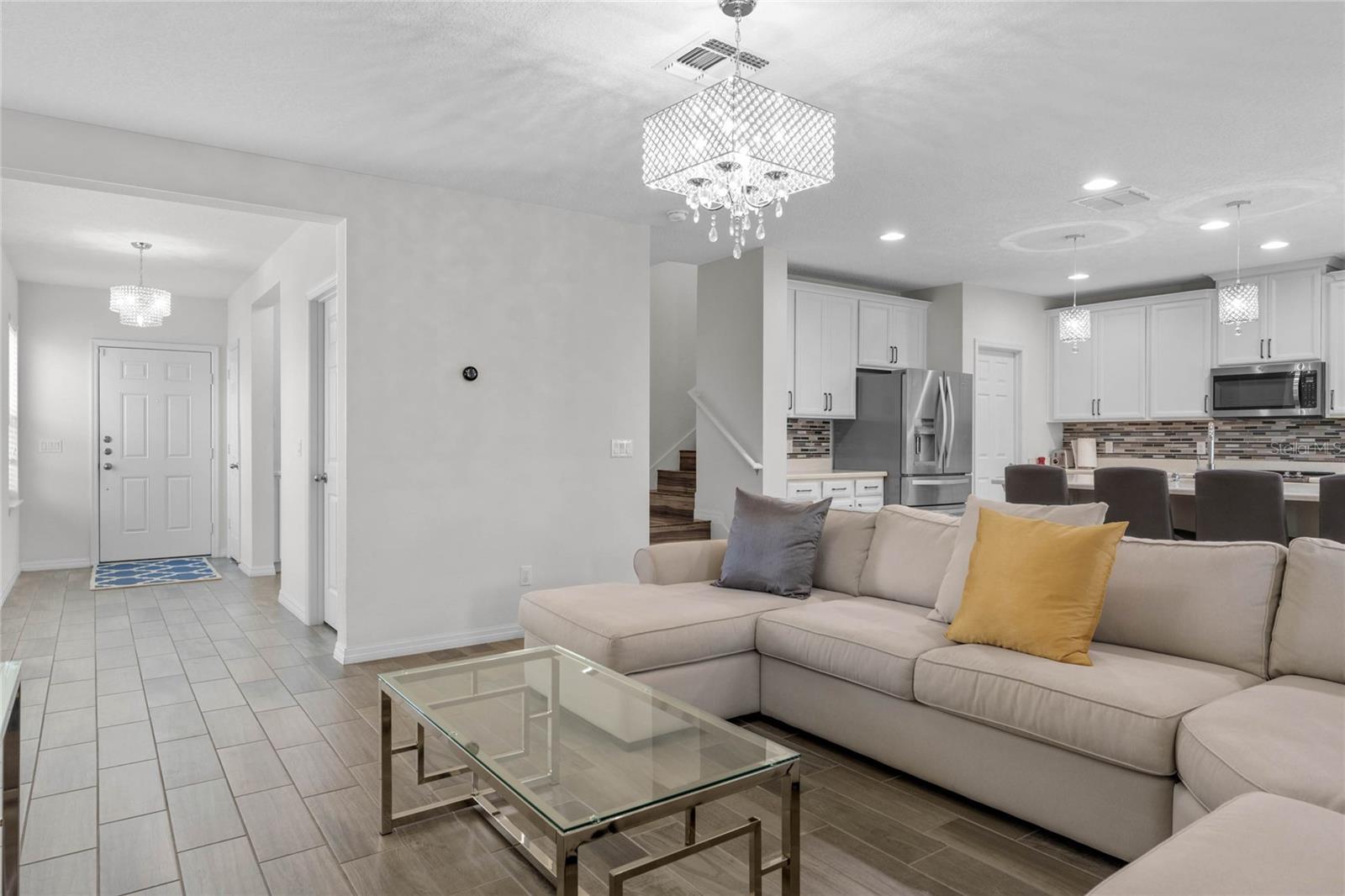 Listing photo id 2 for 3211 Turret Drive