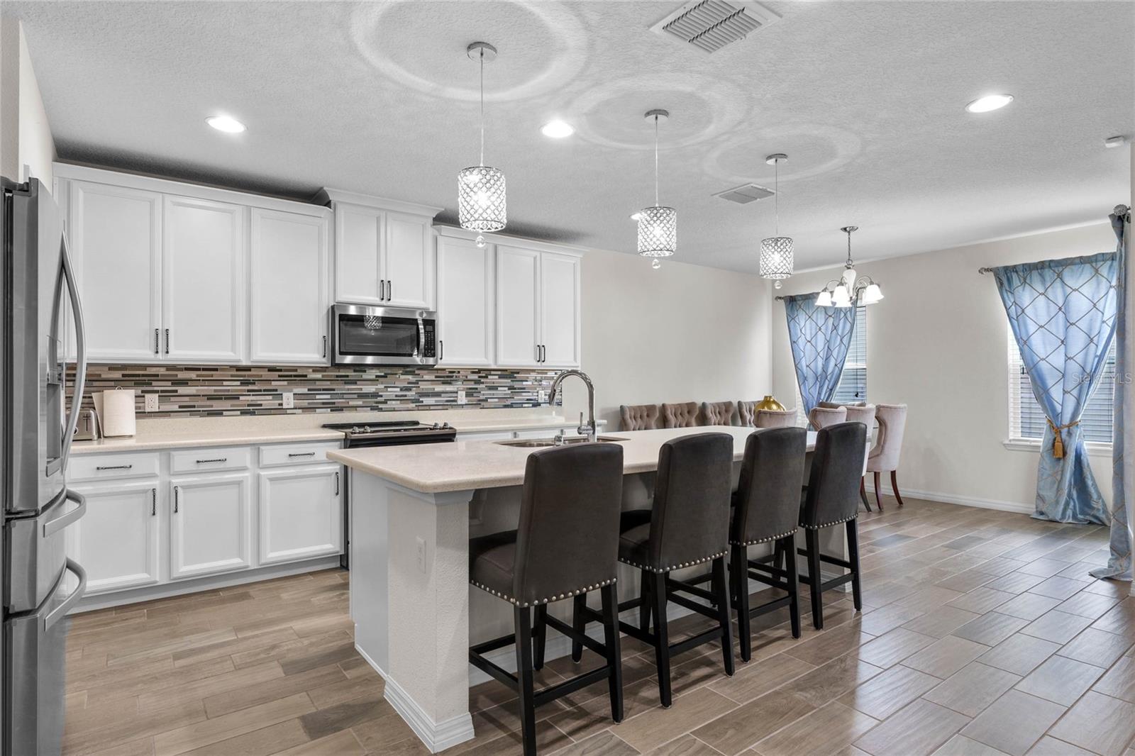 Listing photo id 4 for 3211 Turret Drive