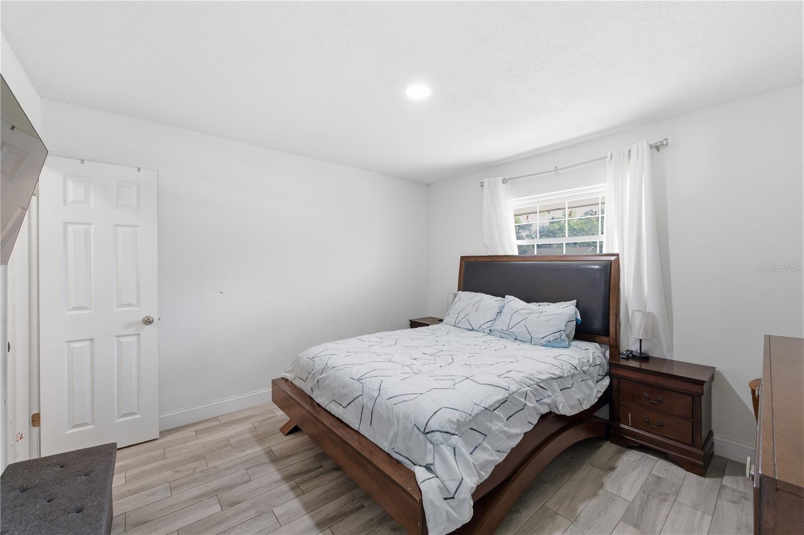 Image 10 of 26 For 214 Thompson Road