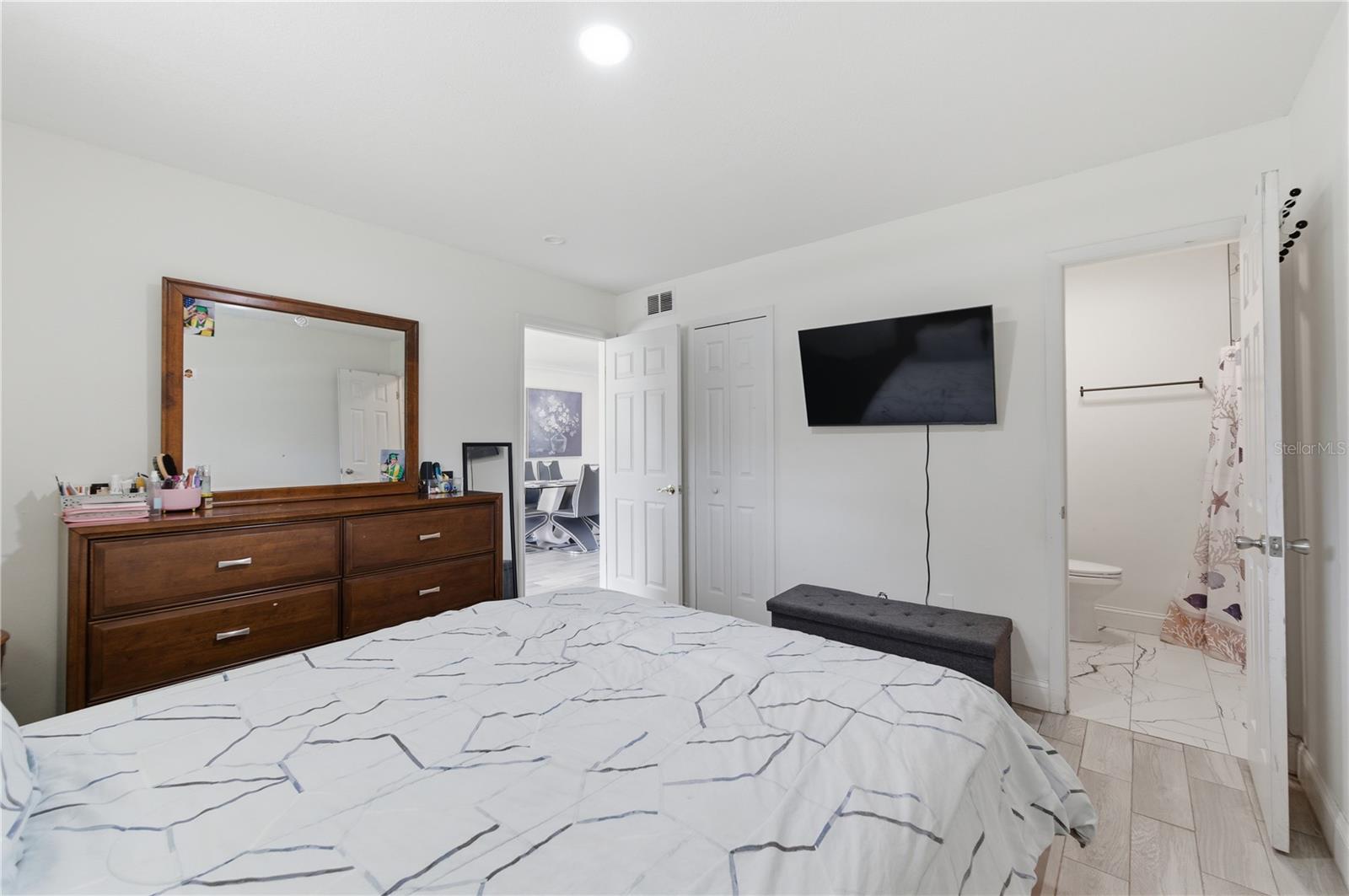 Image 11 of 26 For 214 Thompson Road