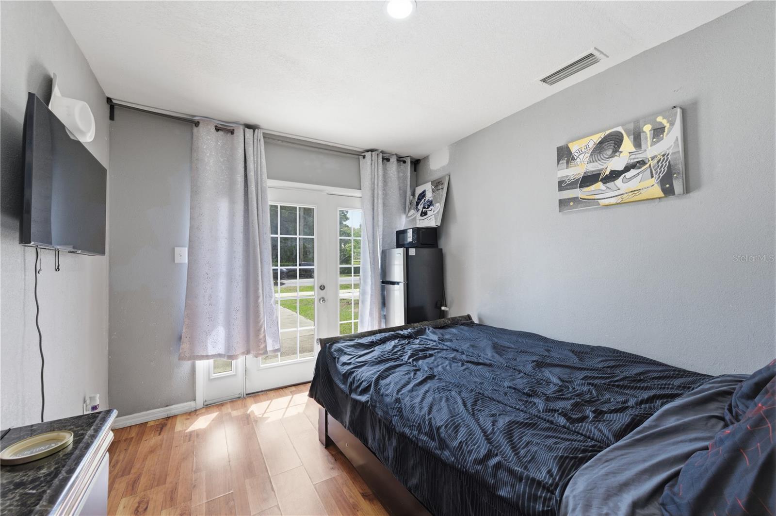 Image 19 of 26 For 214 Thompson Road