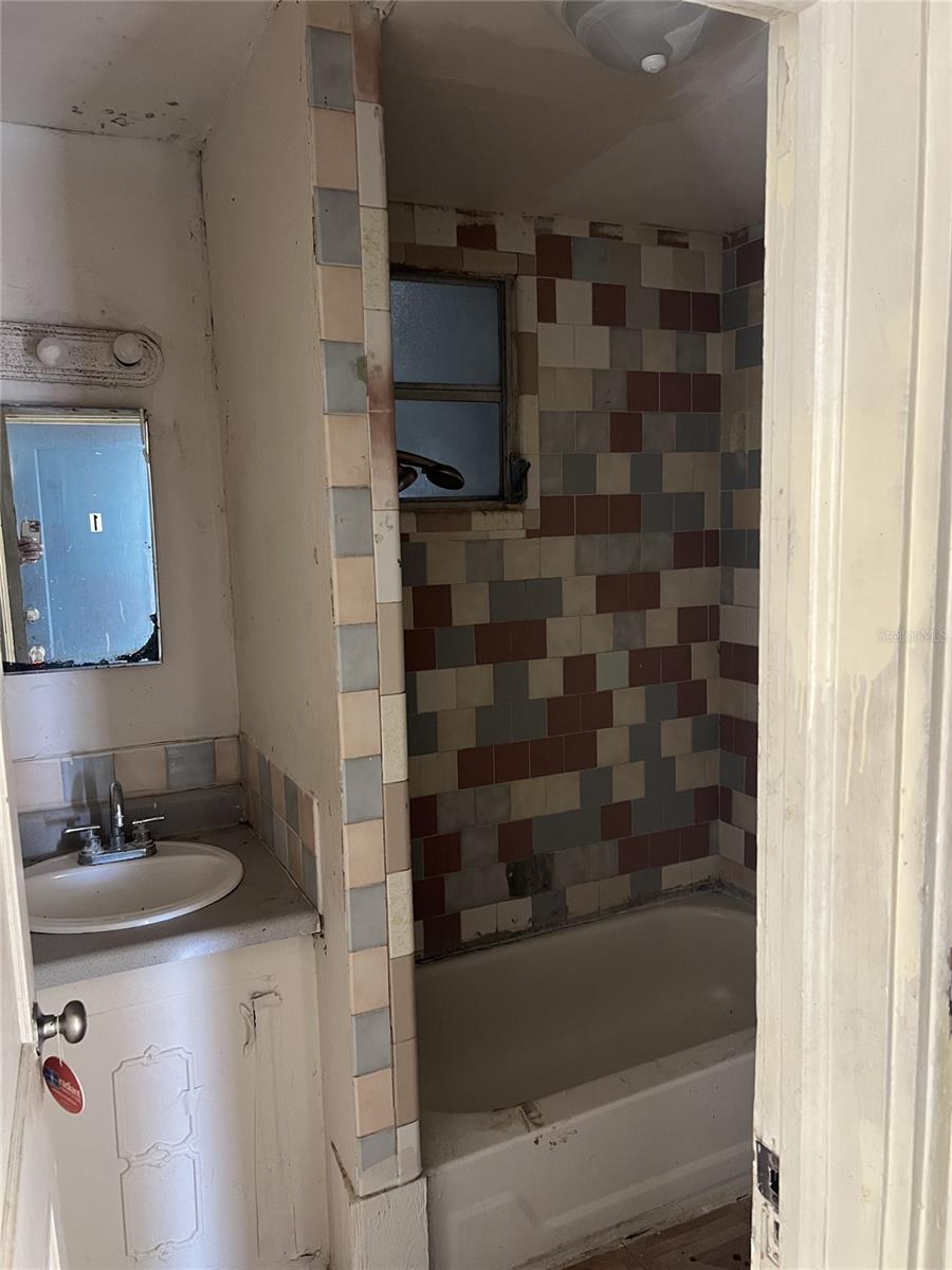 Image 6 of 6 For 720 6th Street N 1