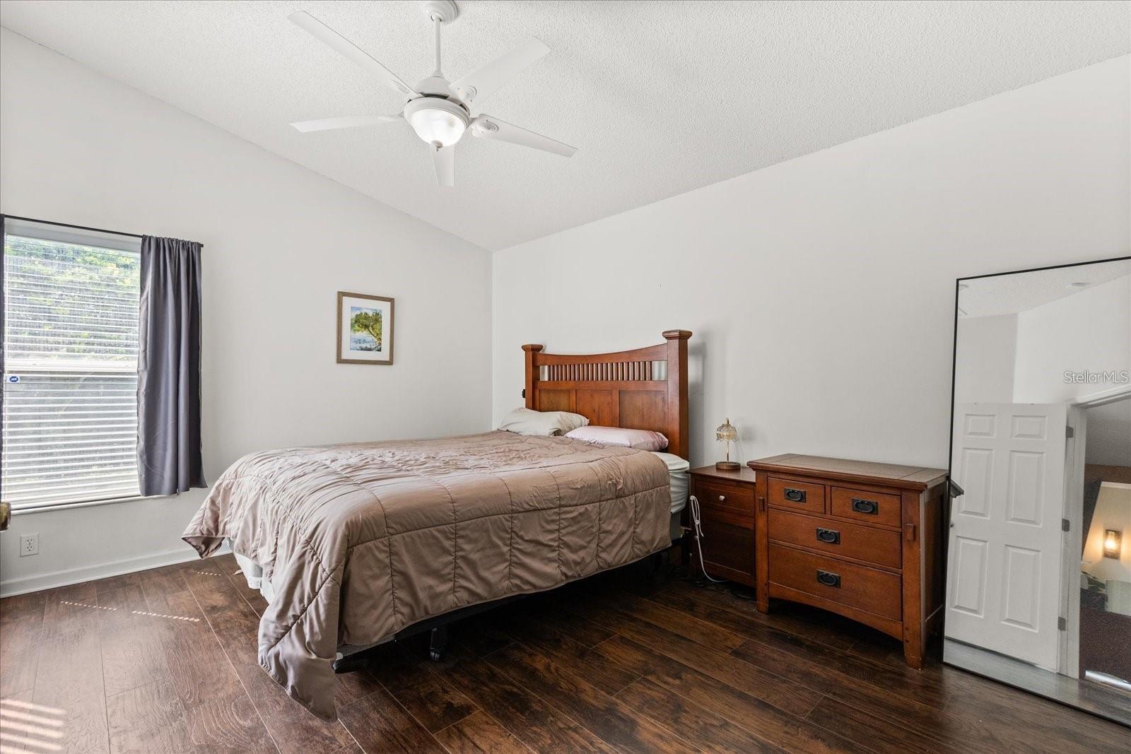 Image 15 of 33 For 805 Lewis Place