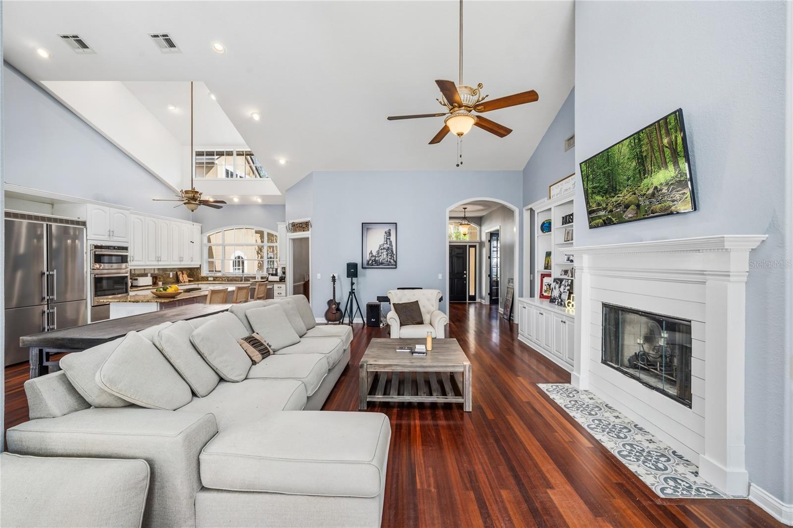 Image 11 of 66 For 702 Golfpoint Drive