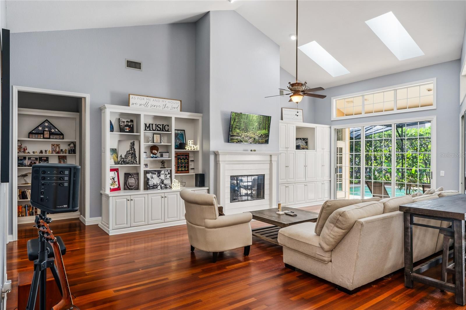 Image 15 of 66 For 702 Golfpoint Drive