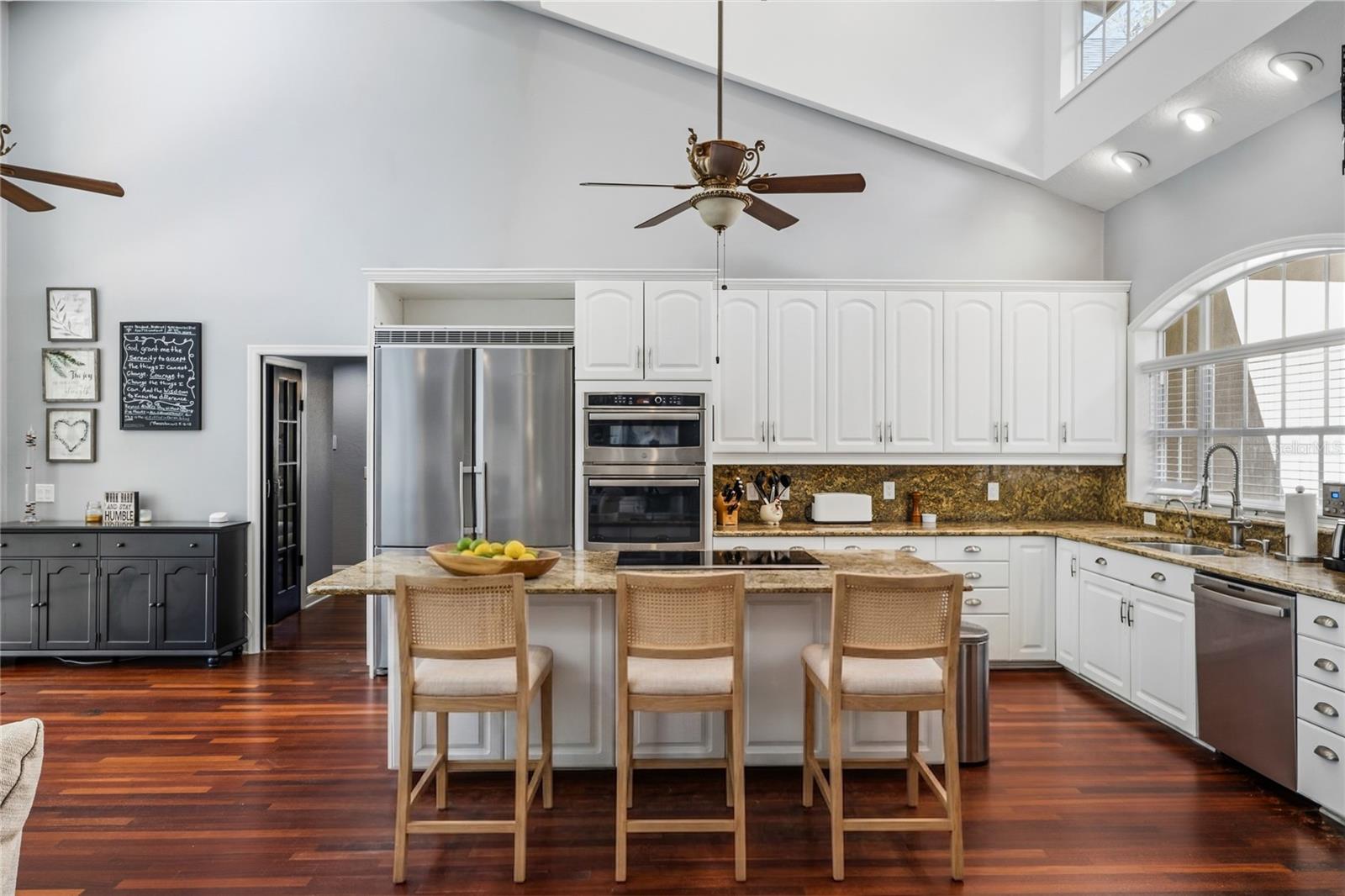 Image 16 of 66 For 702 Golfpoint Drive