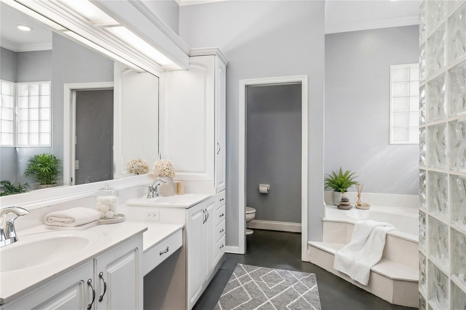 Image 22 of 66 For 702 Golfpoint Drive