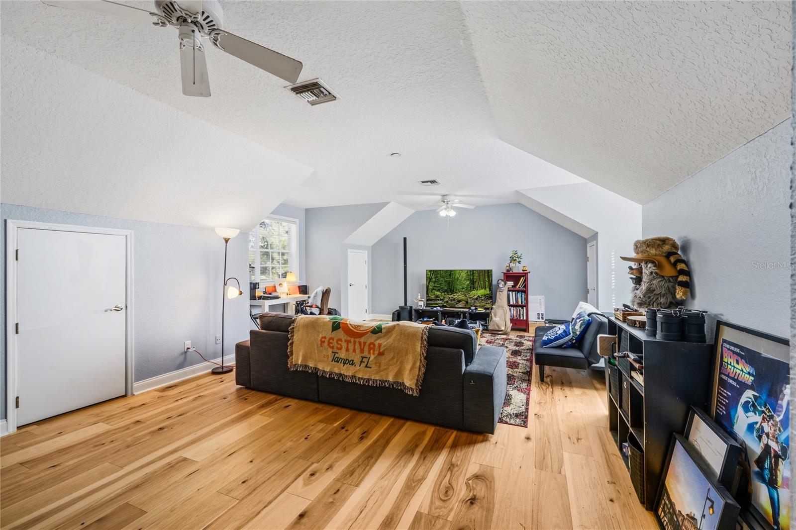 Image 38 of 66 For 702 Golfpoint Drive