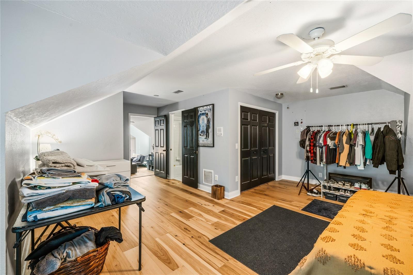 Image 40 of 66 For 702 Golfpoint Drive