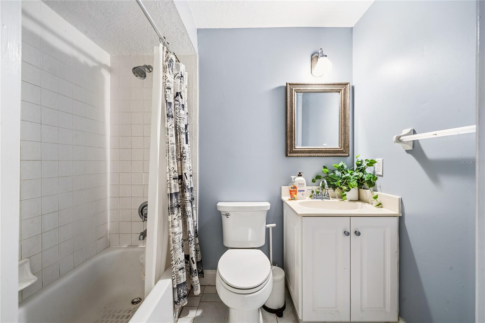 Image 42 of 66 For 702 Golfpoint Drive