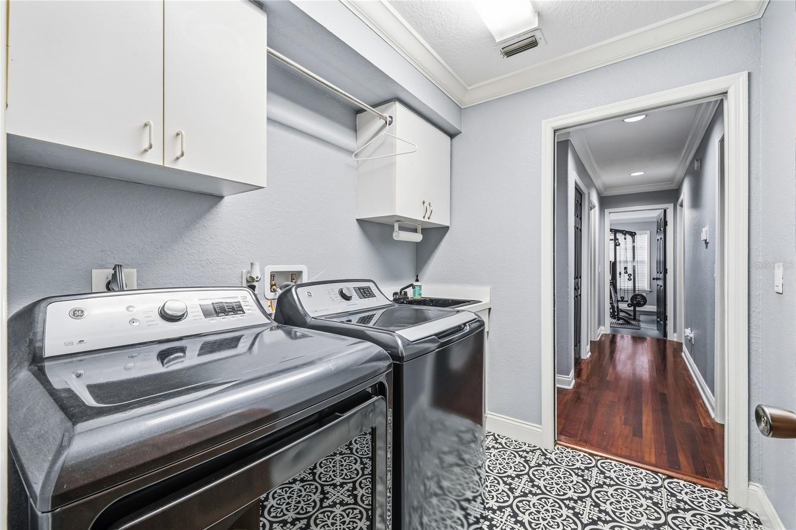 Image 49 of 66 For 702 Golfpoint Drive