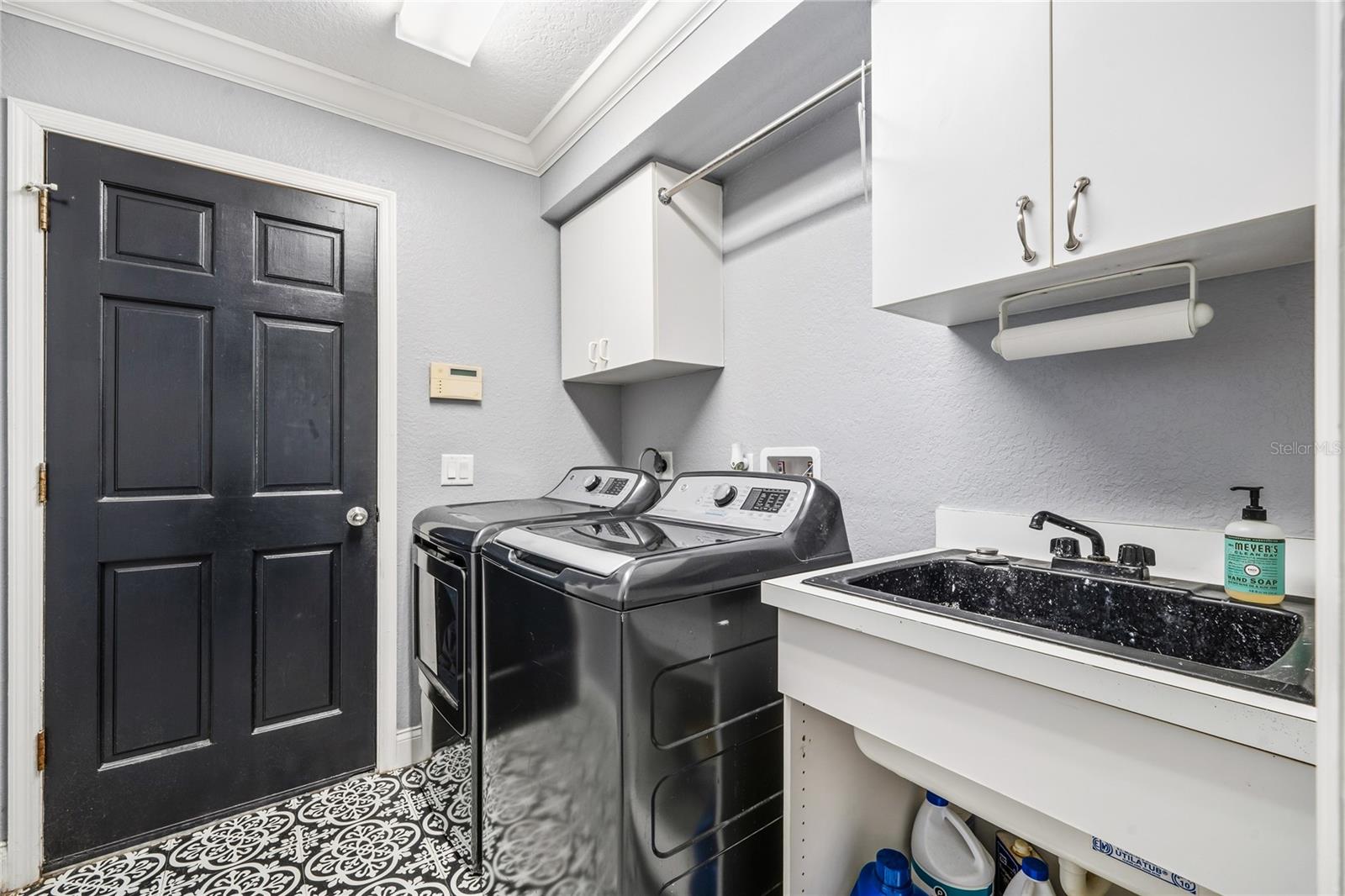 Image 50 of 66 For 702 Golfpoint Drive