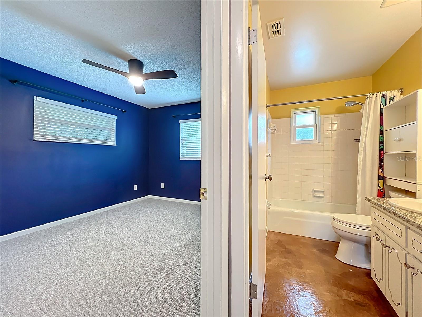 Listing photo id 15 for 4922 Hoperita Street