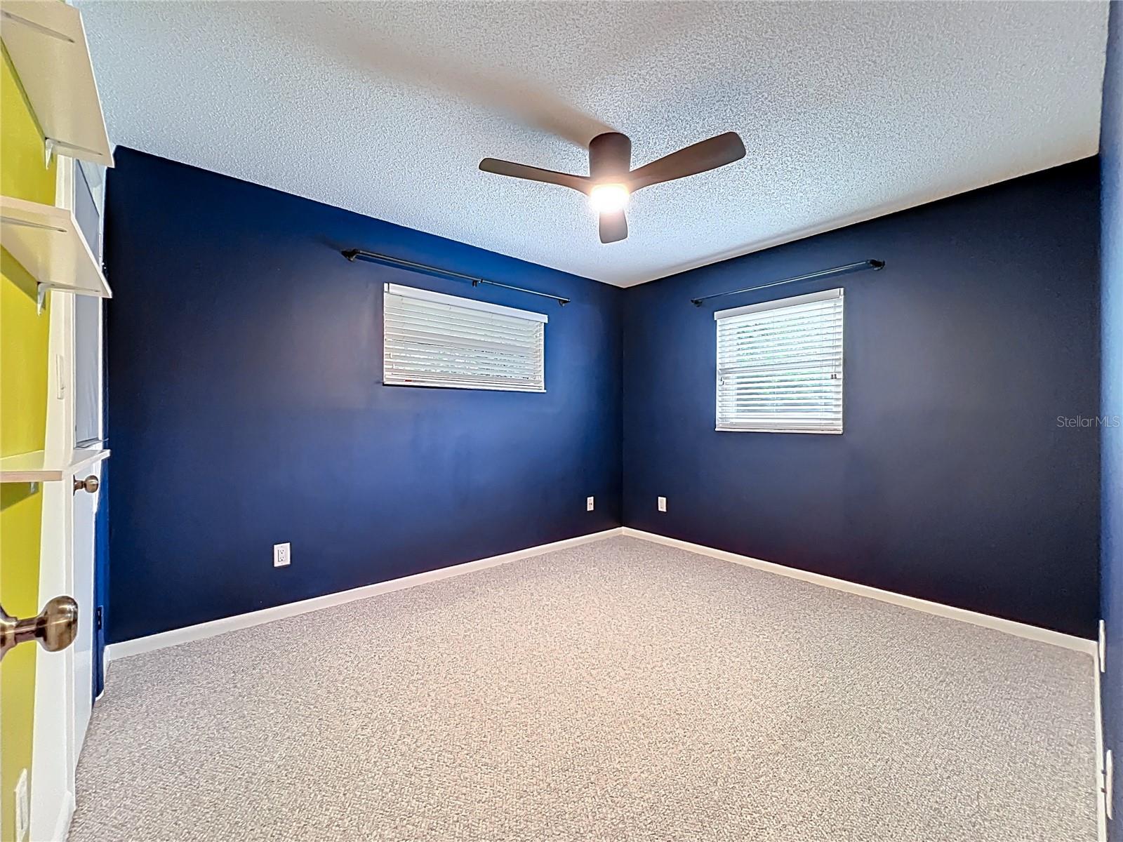 Listing photo id 16 for 4922 Hoperita Street