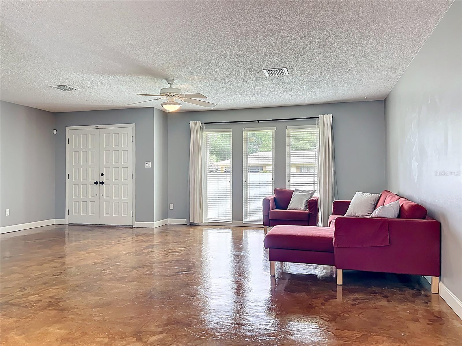 Listing photo id 0 for 4922 Hoperita Street