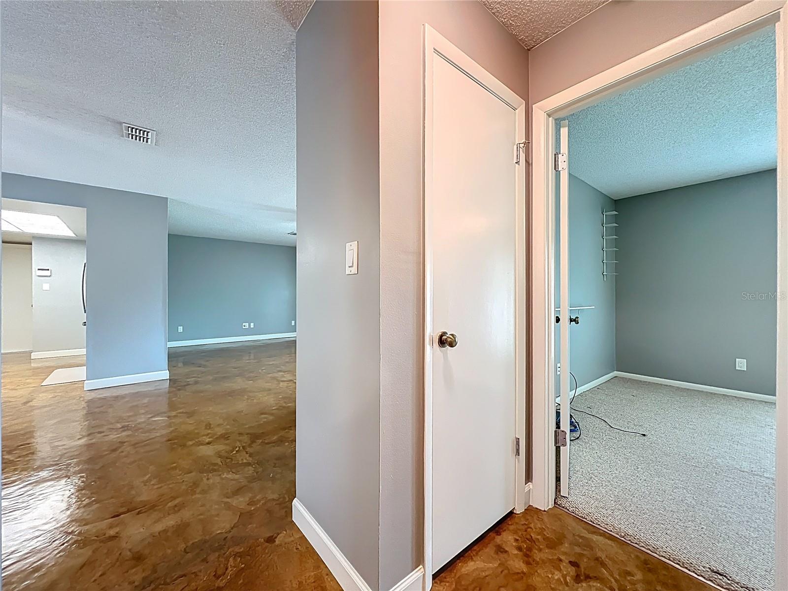 Listing photo id 23 for 4922 Hoperita Street