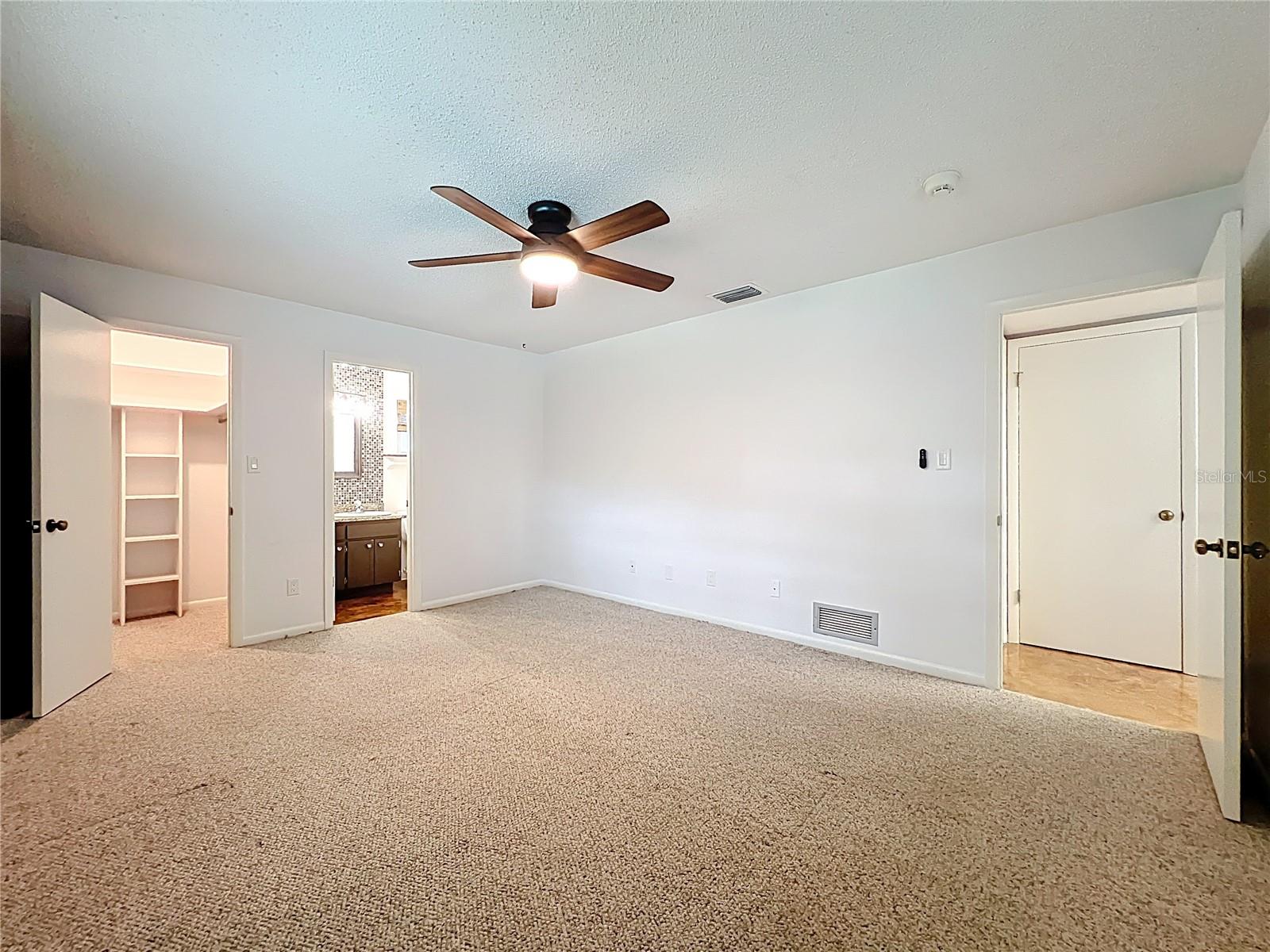 Listing photo id 25 for 4922 Hoperita Street