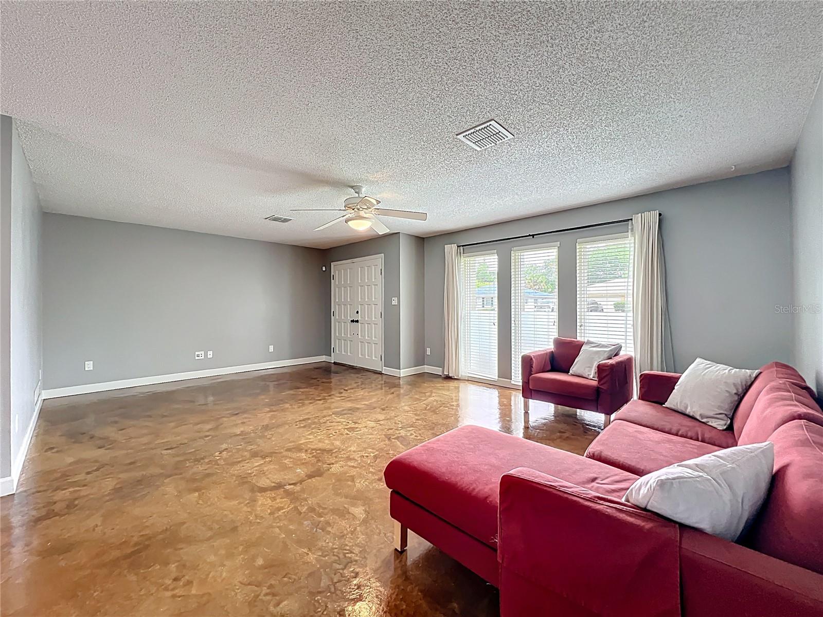 Listing photo id 1 for 4922 Hoperita Street