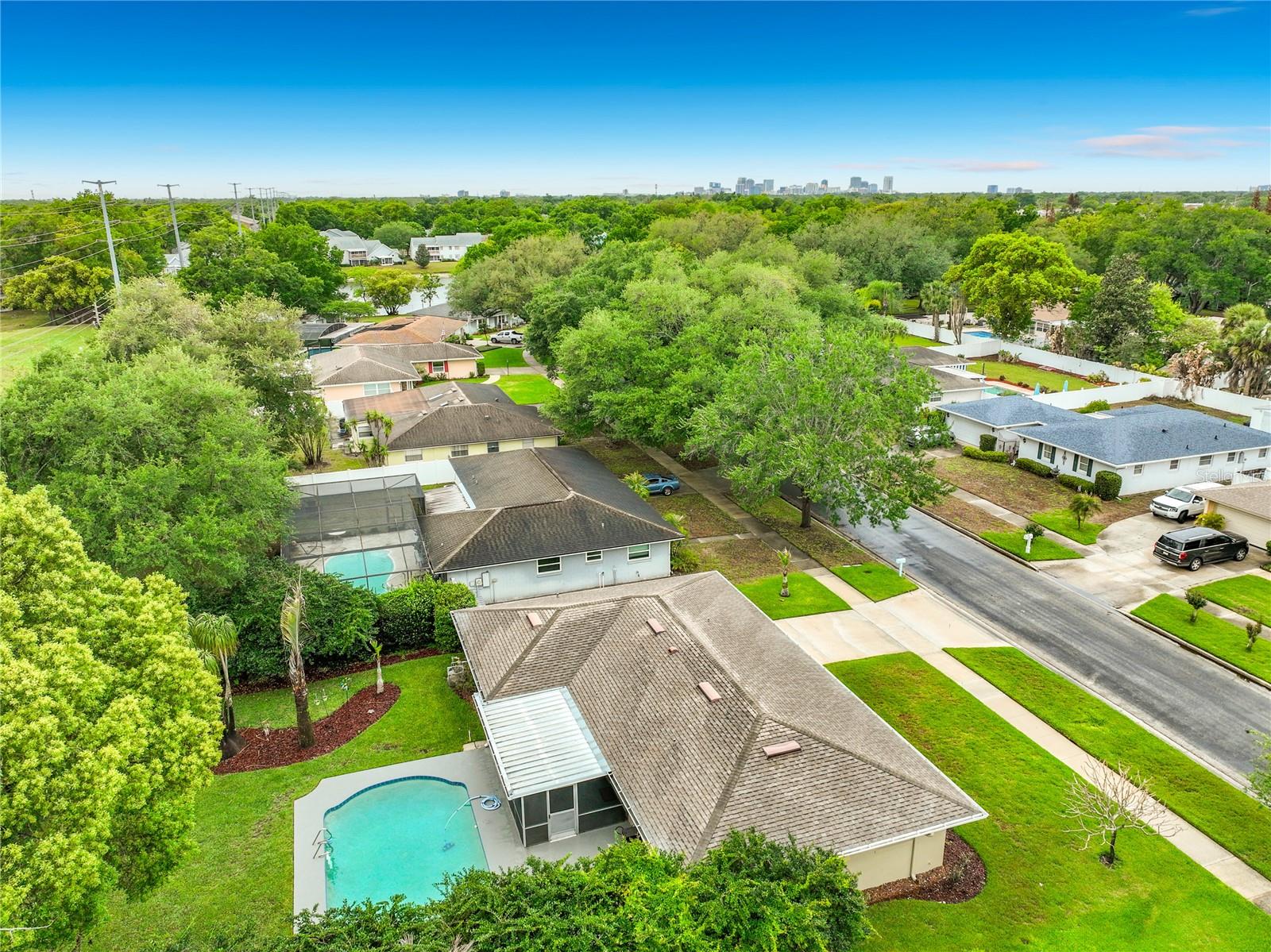 Listing photo id 33 for 4922 Hoperita Street